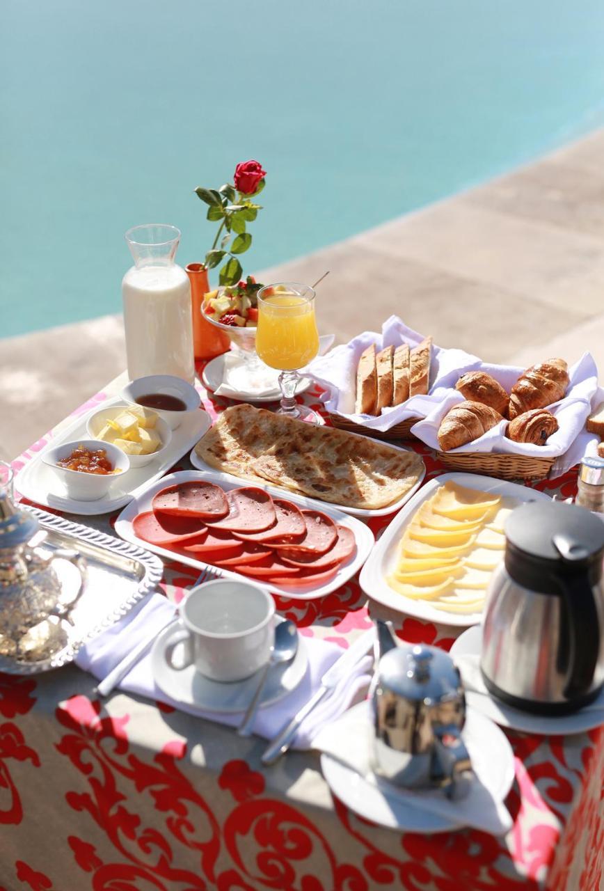 Kenzi Club Agdal Medina Hotel Lahebichate Kültér fotó A typical breakfast